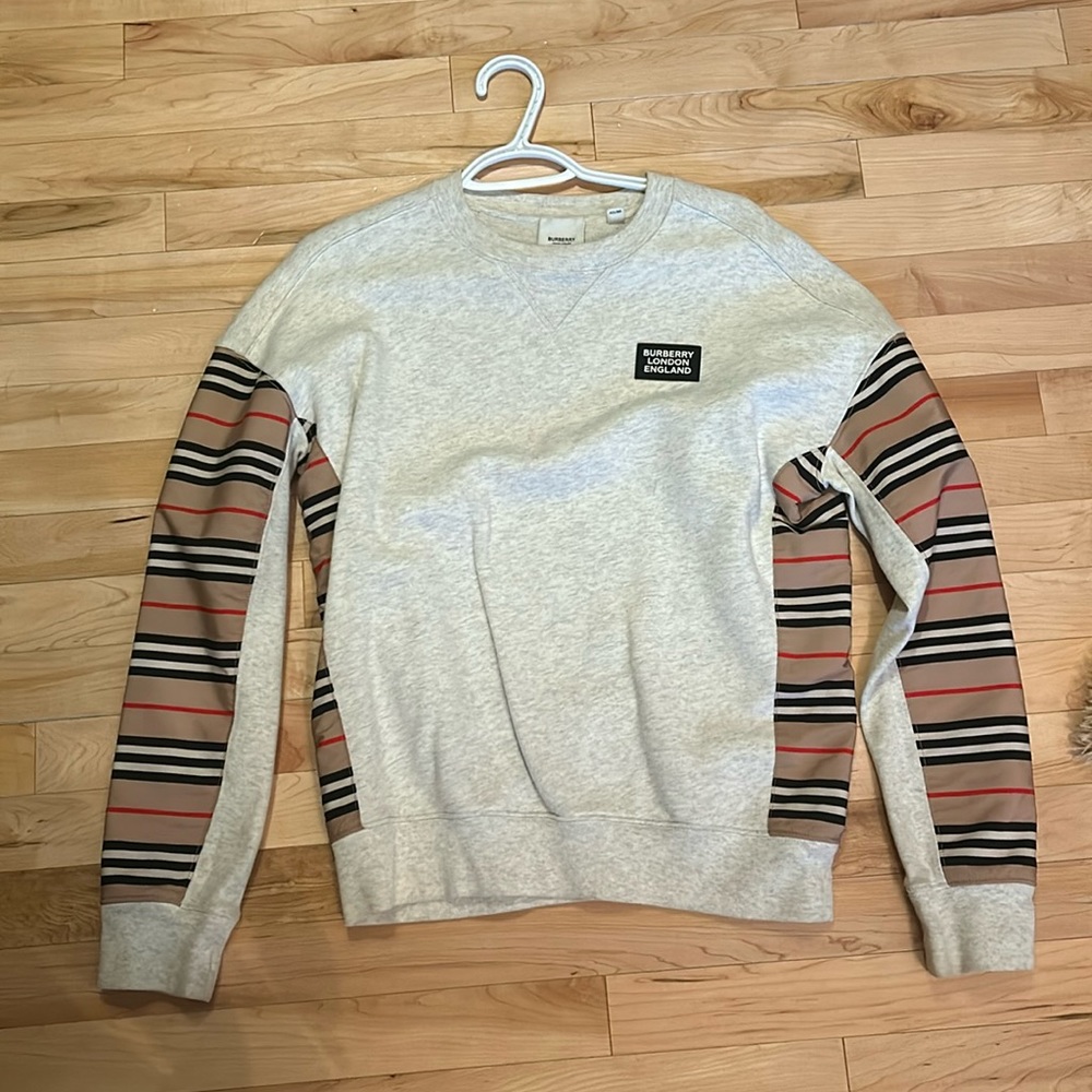 Perfect condition authentic Burberry pull over sweater